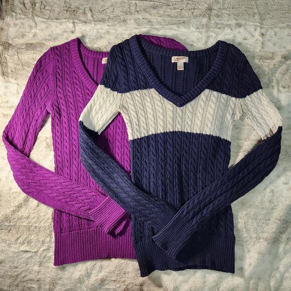 ARIZONA JEAN CO Super Stretchy Cable Knit V-Neck Sweater Bundle of 2 Size S - Picture 1 of 8